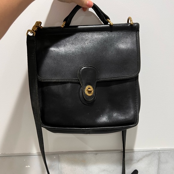 Coach Handbags - Vintage Coach Willis Crossbody Bag in Black 9927